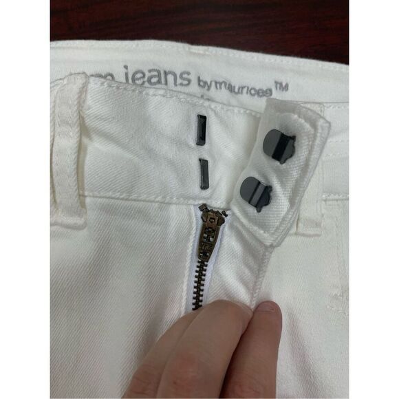 NWT Maurices White Mid Rise Cropped Capris Size 2 - Picture 7 of 9